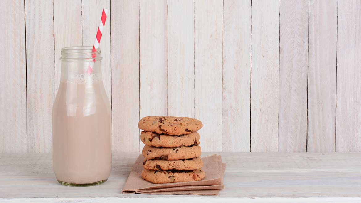 Chocolate milk and cookies