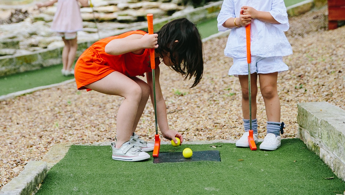 Kids mini golfing