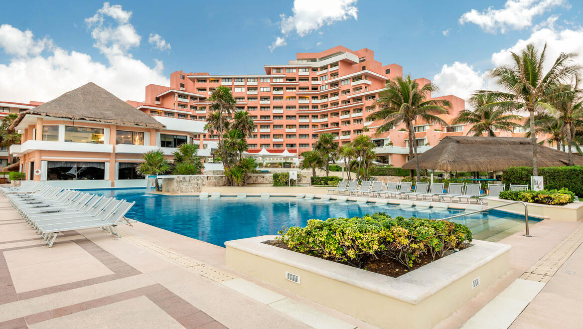 Pool Complex - Omni Cancun Hotel & Villas