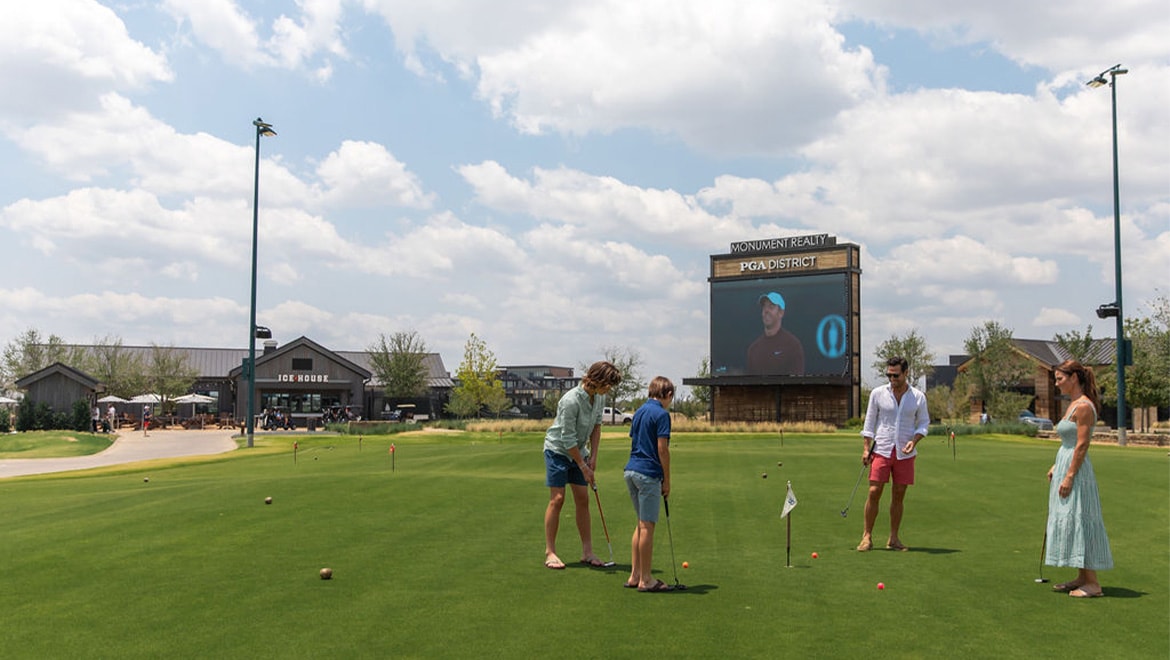 kids golfing