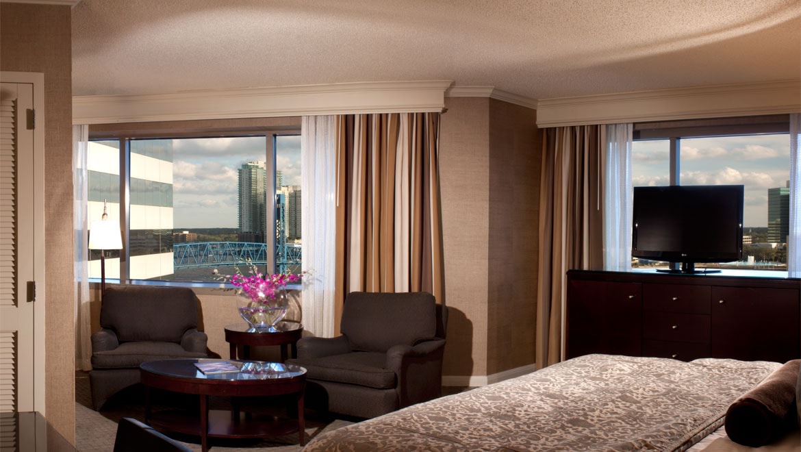 Guestroom with view at Jacksonville Hotel 