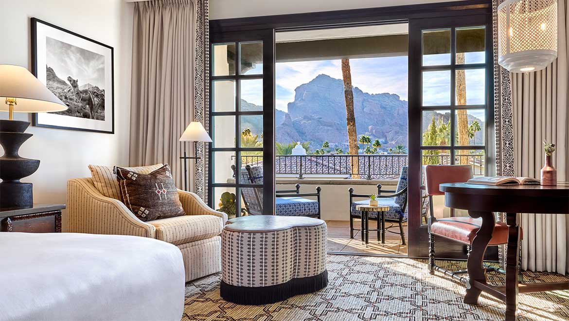 Guest room with mountain view