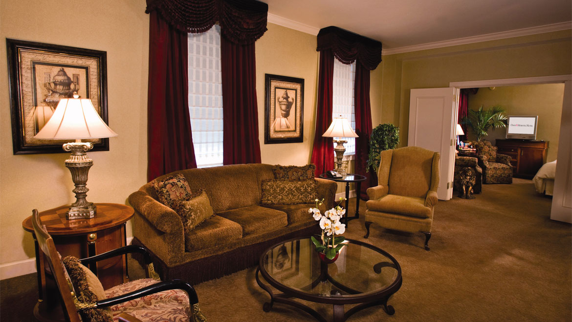 Omni Majestic Hotel in St. Louis suite living area 