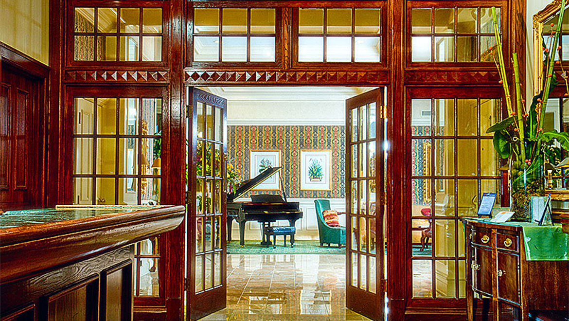 Piano in lobby Omni Majestic Hotel St. Louis 
